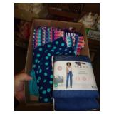 WOMENS CLOTHES / LEGGINGS ARE LG