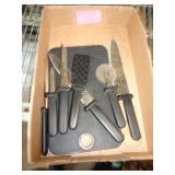 7 - KAMERSTEIN KNIVES & CUTTING BOARD