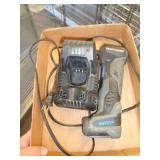 HAMMERHEAD SCREWDRIVER W CHARGER / WORKING