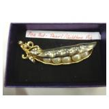 COSTUME JEWELRY - PEA POD PIN