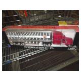 2004 1/32 DIECAST IH SEMI TRUCK