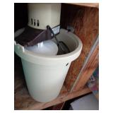 ICE CREAM MAKER / S