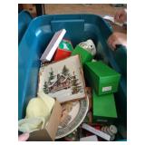 TOTE OF XMAS ITEMS / S