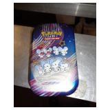 POKEMON TIN W CARDS