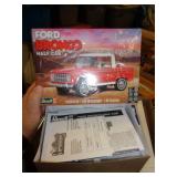 FORD BRONCO HALF CAB 1/25 REVELL