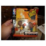 KOBE BRYANT & GRANT HILL FIGURES