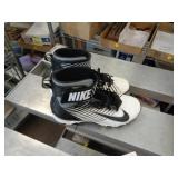 NIKE HIGH TOP YOUTH CLEATS SZ 3.5