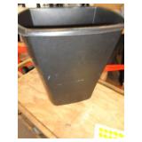 SMALL TRASH CAN