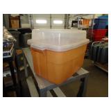 RUBBERMAID TOTE W LID