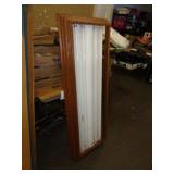 FLOURESCENT LIGHT FIXTURE / NO SHIELD