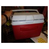 RUBBERMAID LUNCH COOLER