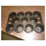 CAST IRON GRISWOLD NO. 10 MUFFIN PAN