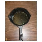 CAST IRON SKILLET 8"