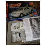2005 ESCALADE 1/25 AMT 2006