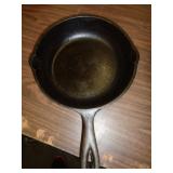 CAST IRON SKILLET NO. 5 8 1/2"