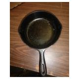 CAST IRON SKILLET 8"