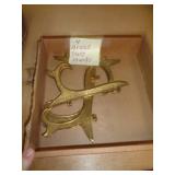 4 - METAL PIC STANDS