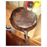 CAST IRON SKILLET / KC2