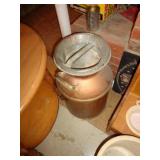 METAL MILK CAN / BM
