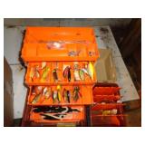 TACKLE BOX W NICE LURES / S1