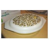 PYREX COVERED DISH / K