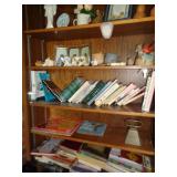 BOOKS & KNICK KNACKS / FR