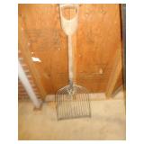 ANTIQUE POTATO SHOVEL / BMTR