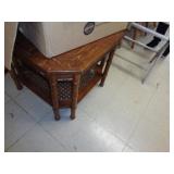 SIDE TABLE / BM