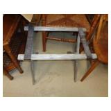 SUITCASE STAND / BM