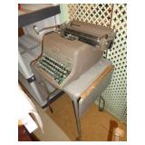ROYAL TYPEWRITER W METAL STAND  / BM