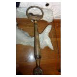 WALL DECOR BIG MAGNIFIER APPROX 20" L / LR