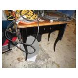 DESK 30"T X 30" L / G