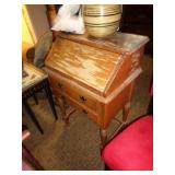 DROP LEAF DESK / BM