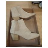 APT 9 BOOTS SZ 9M