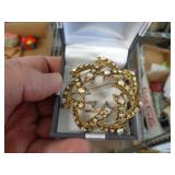 BROOCH