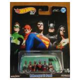 HOT WHEELS VW PANEL VAN DC COMICS 2017 MIB