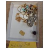 HOLIDAY INN PINS & MISC