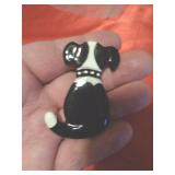 DOG FIGURE PIN / FEELS PORCELAIN