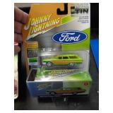 JOHNNY LIGHTNING -60 FORD COUNTRY SQUIRE 2021 MIB