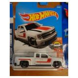 HOT WHEELS CHEVY SILVERADO 2015 MIB