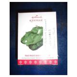 2017 HALLMARK ORNAMENT - SHERMAN TANK