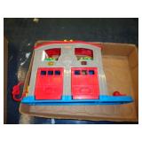 FISHER PRICE LITTLE PEOPLE GARAGE