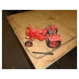 METAL TRACTOR DECOR