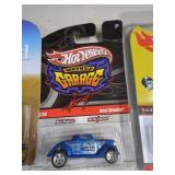 HOT WHEELS -MIB WAYNES GARAGE 2009