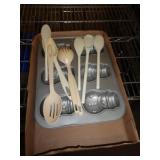 KITCHEN UTENSILS & BAKING PAN