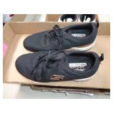 WOMENS SKETCHERS SZ 6.5