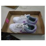 NIKE WOMENS SZ 6.5