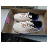 NIKE YOUTH SZ 3.5
