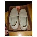 HOUSE SHOES SZ 7W