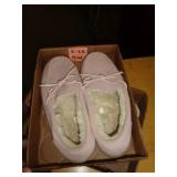 HOUSE SHOES SZ 7W